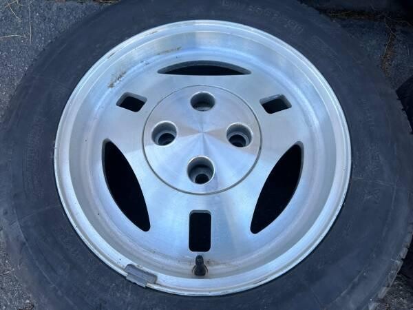 trx-ford-mustang-foxbody-metric-sized-wheels-old-tires-4-on-108mm-big-1