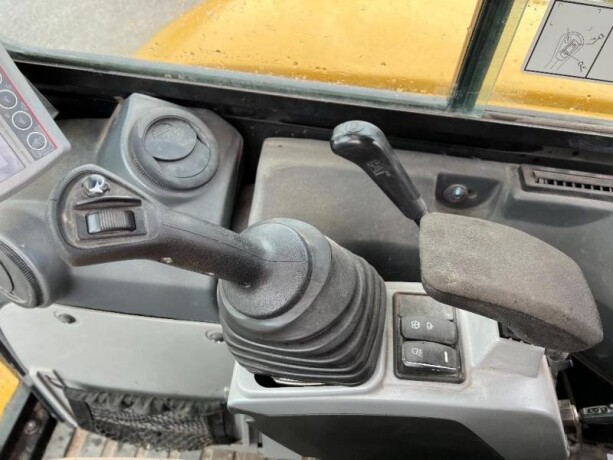 cat-3055e2-mini-excavator-big-2
