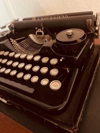 typewriter-underwood-3-banks-genuine-antique-1923-big-6
