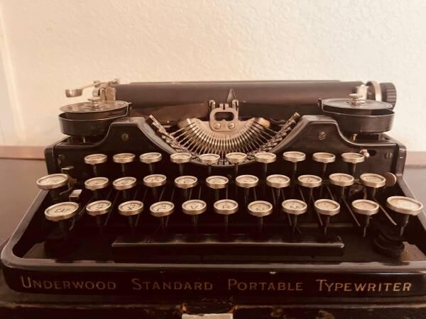 typewriter-underwood-3-banks-genuine-antique-1923-big-3
