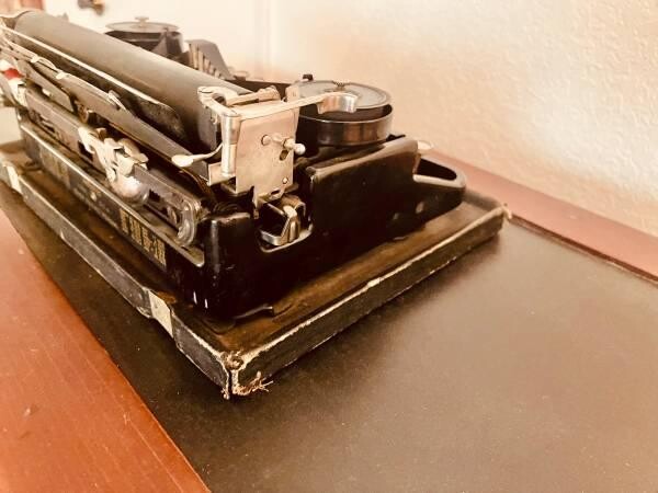 typewriter-underwood-3-banks-genuine-antique-1923-big-1