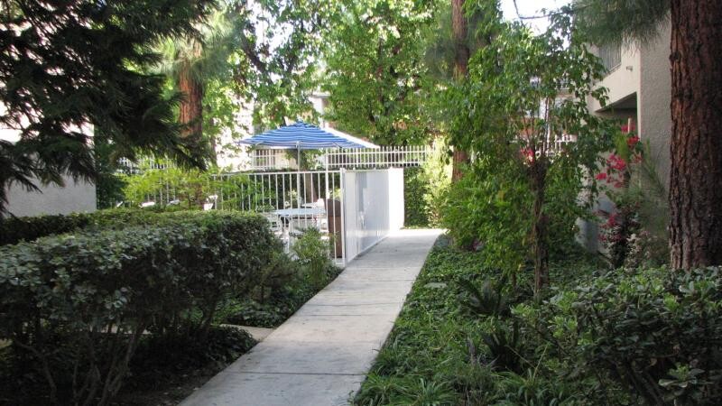 2-bedroom2-bath-apartment-within-walking-distance-of-the-village-big-6