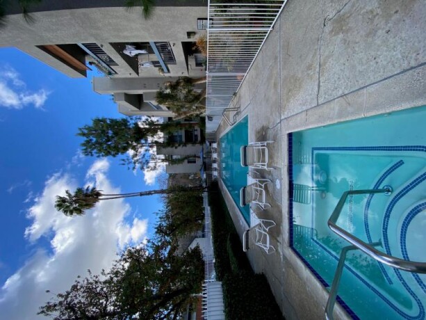 2-bedroom2-bath-apartment-within-walking-distance-of-the-village-big-4
