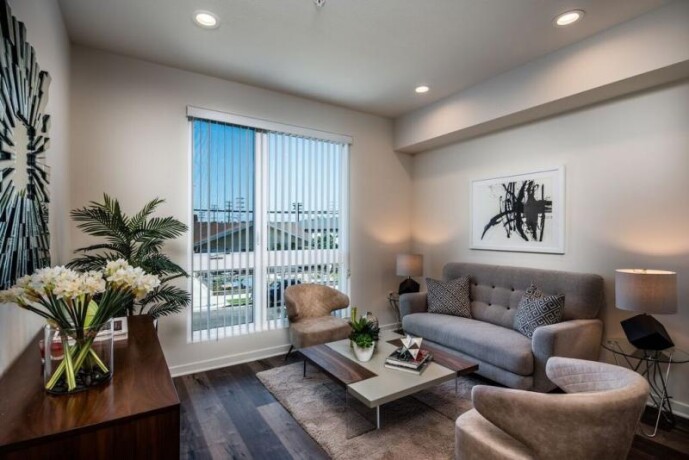 2695-2895-large-3-bedroom-3-bathroom-apt-in-lincoln-park-big-2