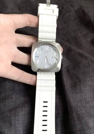 nixon-the-volta-pu-solar-powered-quartz-whitesilver-watch-square-big-5
