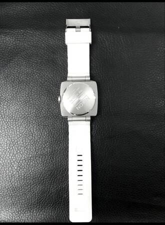 nixon-the-volta-pu-solar-powered-quartz-whitesilver-watch-square-big-3