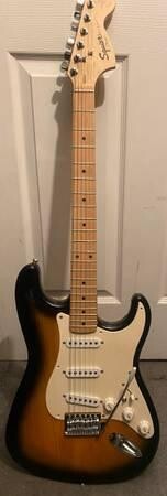 squier-strat-roland-cube-cosm-amp-big-9