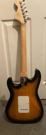 squier-strat-roland-cube-cosm-amp-big-6