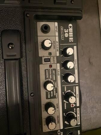 squier-strat-roland-cube-cosm-amp-big-2