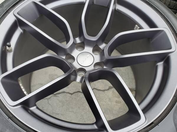 20-hellcat-redeye-widebody-gray-oem-rims-wheels-pirelli-305-big-13
