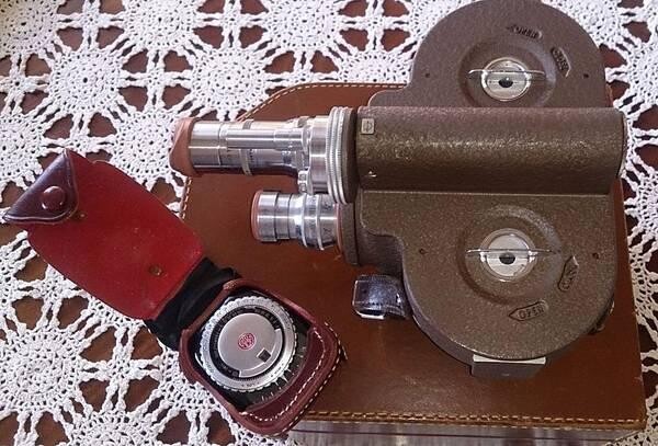 bell-howell-filmo-70dl-16mm-camera-big-3