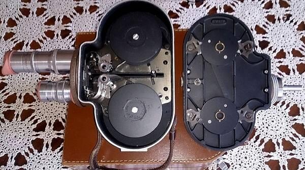 bell-howell-filmo-70dl-16mm-camera-big-1
