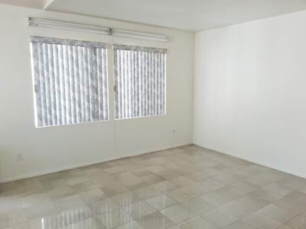 1-unit-back-portion-house-for-rent-comparable-to-a-1-bedroom-apt-big-5
