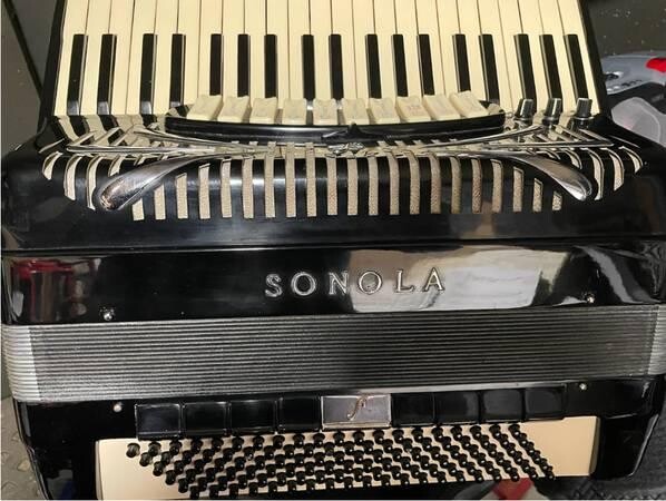 1960s-sonola-accordion-big-4