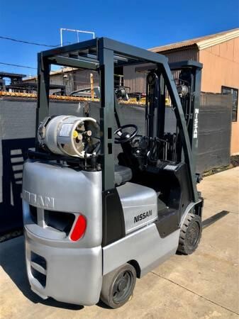 2006-nissan-forklift-3000lb-cap-big-2