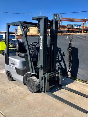 2006-nissan-forklift-3000lb-cap-big-1