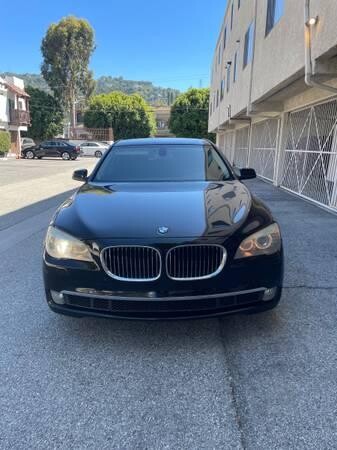 2012-bmw-740i-clean-title-big-8