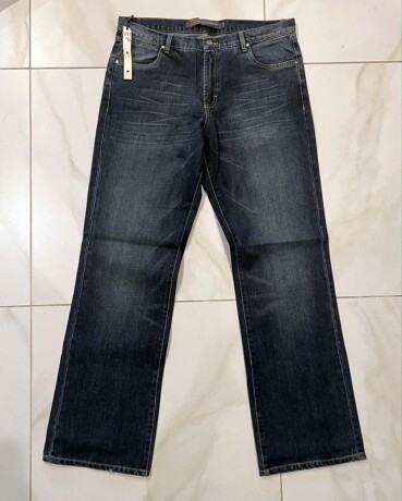 fashion-apparel-inventory-closeout-sale-big-4