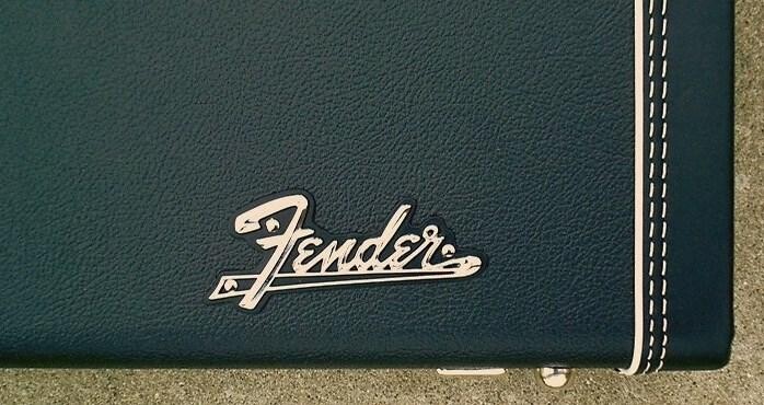 fender-stratocaster-case-black-w-big-amp-logo-blue-int-new-big-2