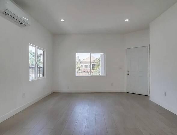 welcome-to-your-new-home-e-2nd-st-unit-12-big-2
