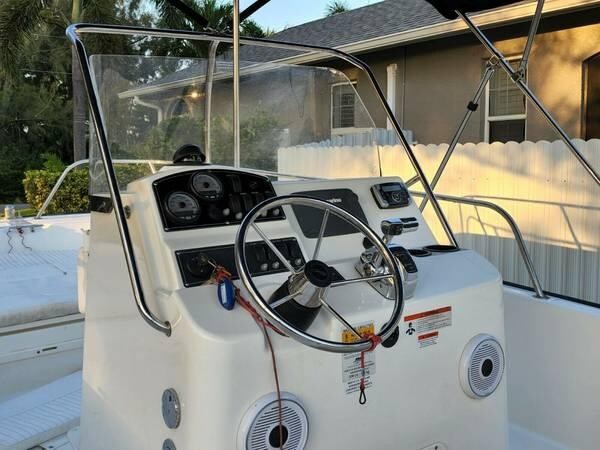 2012-boston-whaler-21-montauk-big-2