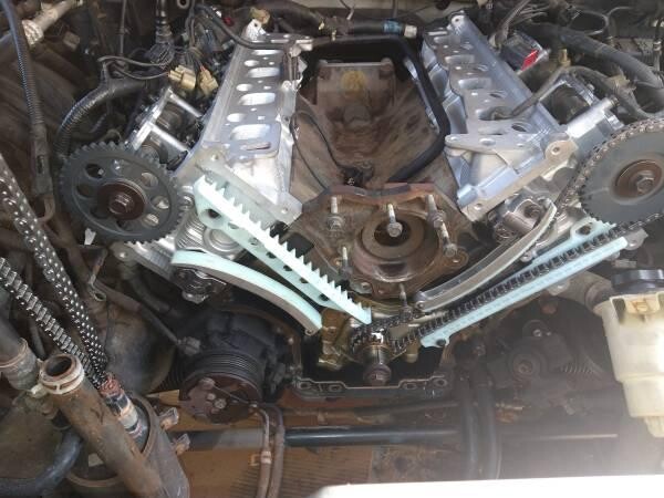 auto-mechanic-fast-reliable-big-2