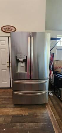 lg-28-cubic-foot-refrigerator-with-french-doors-big-0