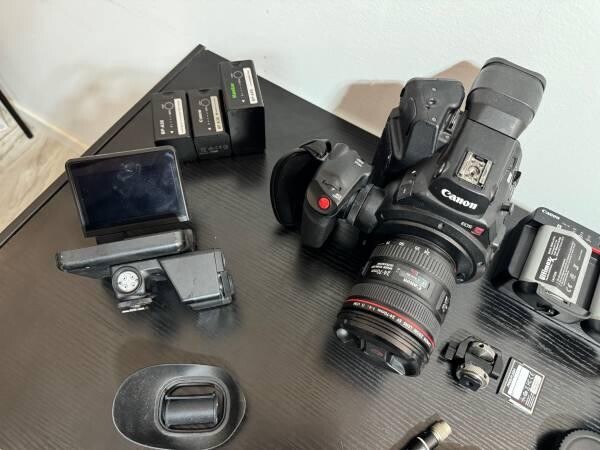 canon-photovideo-kit-with-lenses-and-microphones-big-1