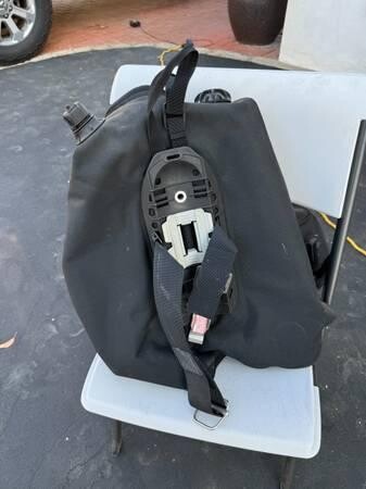 scubapro-knighthawk-dive-bc-size-s-with-air2-inflatorregulator-big-1
