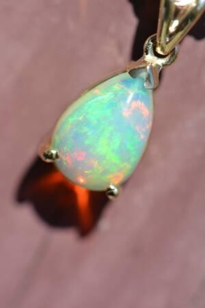ethiopian-opal-pendant-14k-gold-full-play-of-color-free-chain-big-6
