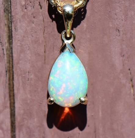 ethiopian-opal-pendant-14k-gold-full-play-of-color-free-chain-big-4