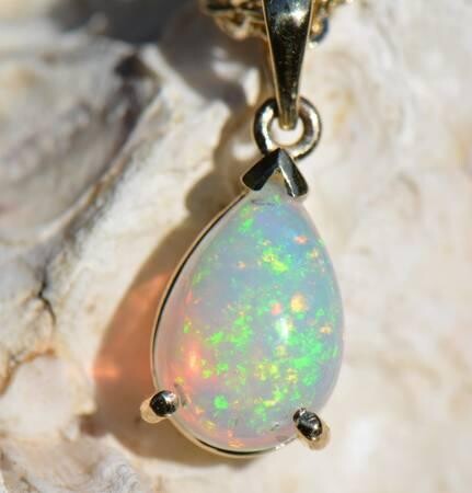 ethiopian-opal-pendant-14k-gold-full-play-of-color-free-chain-big-2