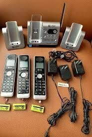 digital-answering-machine-w-2-wireless-handsets-phones-big-1