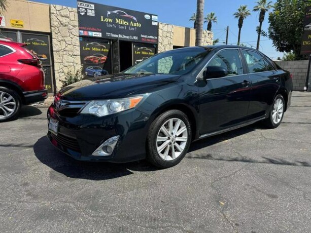 2014-toyota-camry-xle-sedan-4d-big-13