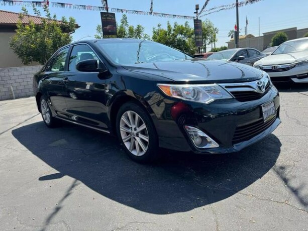 2014-toyota-camry-xle-sedan-4d-big-11