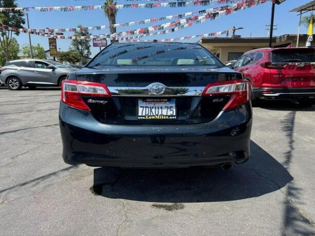 2014-toyota-camry-xle-sedan-4d-big-8
