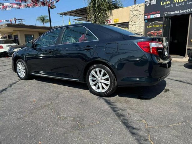 2014-toyota-camry-xle-sedan-4d-big-7