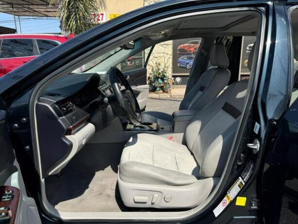 2014-toyota-camry-xle-sedan-4d-big-5