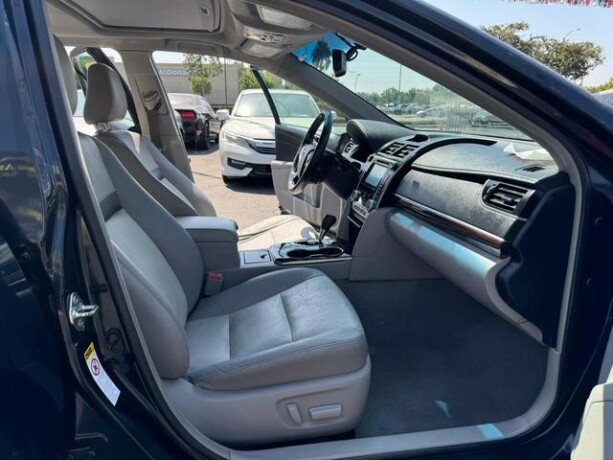 2014-toyota-camry-xle-sedan-4d-big-3