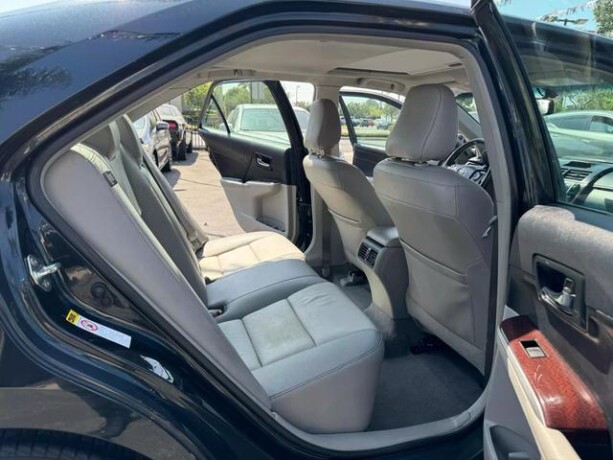 2014-toyota-camry-xle-sedan-4d-big-2