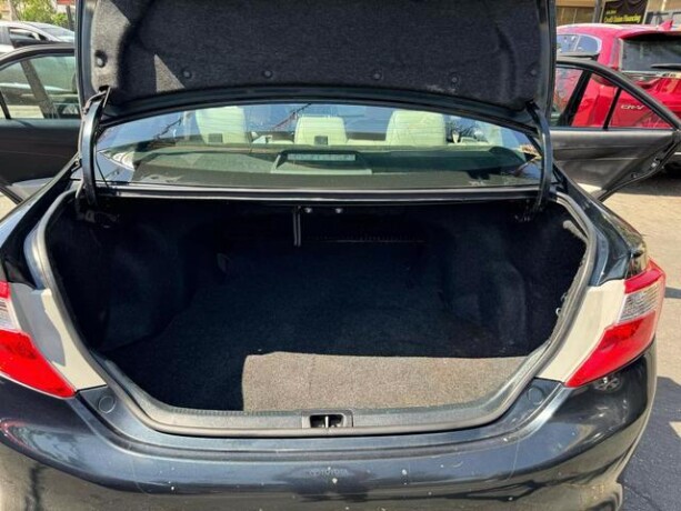 2014-toyota-camry-xle-sedan-4d-big-1