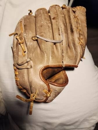rare-1960s-babe-ruth-baseball-glove-big-2