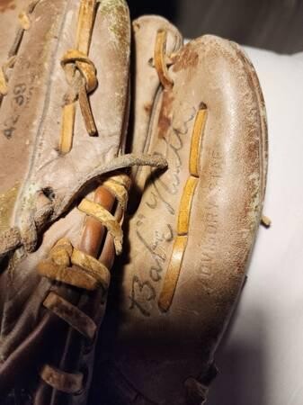 rare-1960s-babe-ruth-baseball-glove-big-1