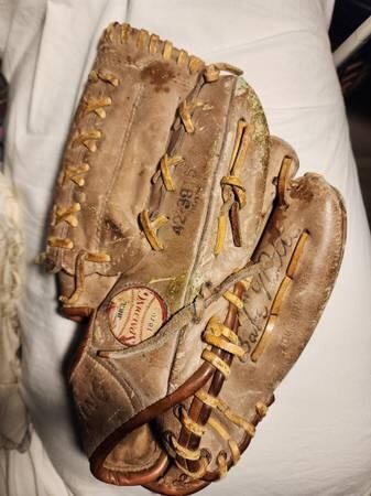 rare-1960s-babe-ruth-baseball-glove-big-0