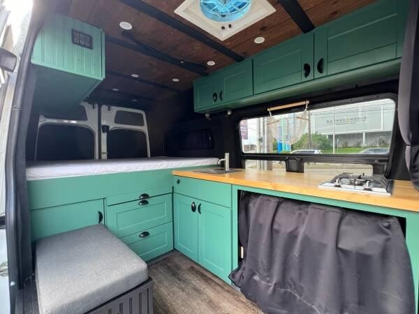 mercedes-benz-sprinter-camper-van-conversion-big-14