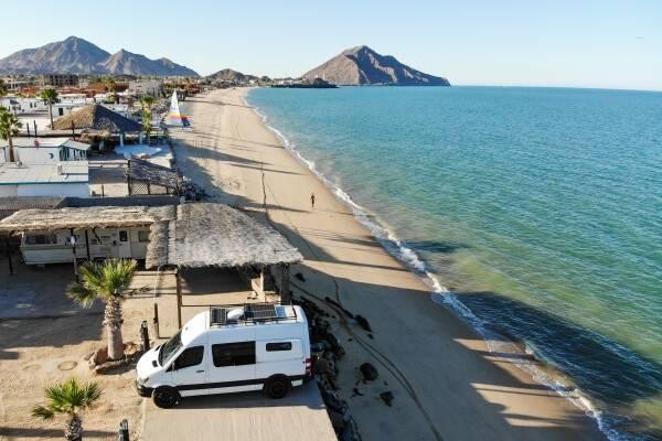 mercedes-benz-sprinter-camper-van-conversion-big-9