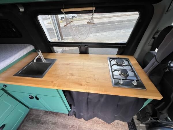 mercedes-benz-sprinter-camper-van-conversion-big-1