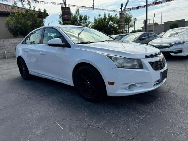 2012-chevrolet-cruze-lt-sedan-4d-big-5