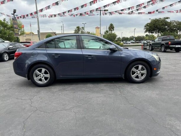 2013-chevrolet-cruze-lt-sedan-4d-big-6