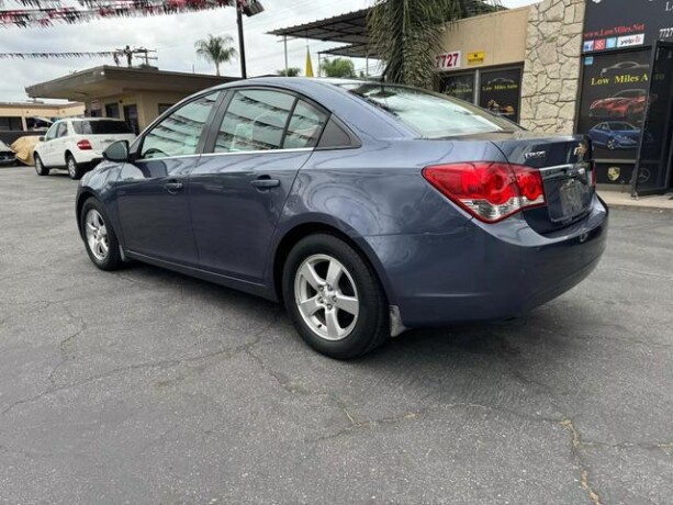 2013-chevrolet-cruze-lt-sedan-4d-big-3